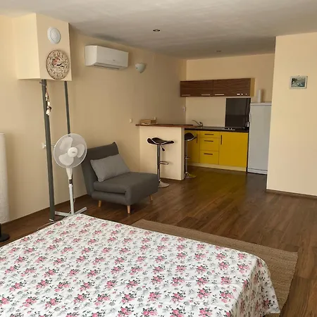 A Charming And Peaceful Summer 400m From The Sea Varna