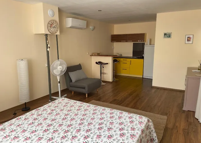 A Charming And Peaceful Summer 400m From The Sea Varna