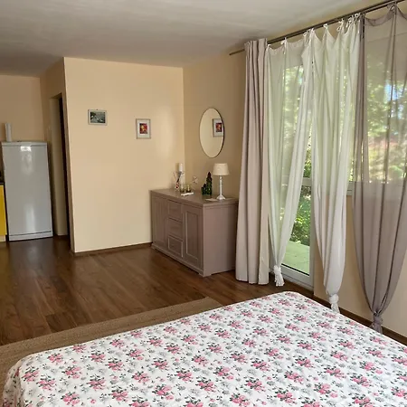 Hébergement de vacances Peaceful Summer House With Garden Near The Kabakum ,