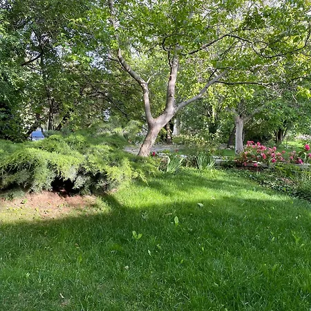 Peaceful Summer House With Garden Near The Kabakum , Hébergement de vacances Varna
